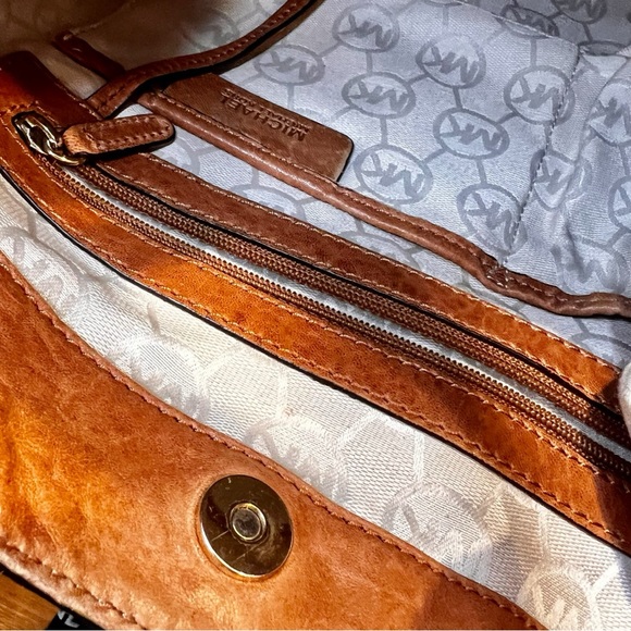 Vintage Michael Kors Vintage Cognac Brown Leather Gold Studs and Chain C… - Picture 11 of 12